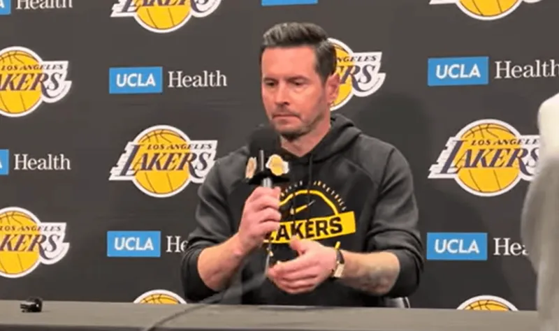 乐鱼体育APP下载地址-雷迪克：近两场最糟糕的是回防，一三节内容简直惨不忍睹