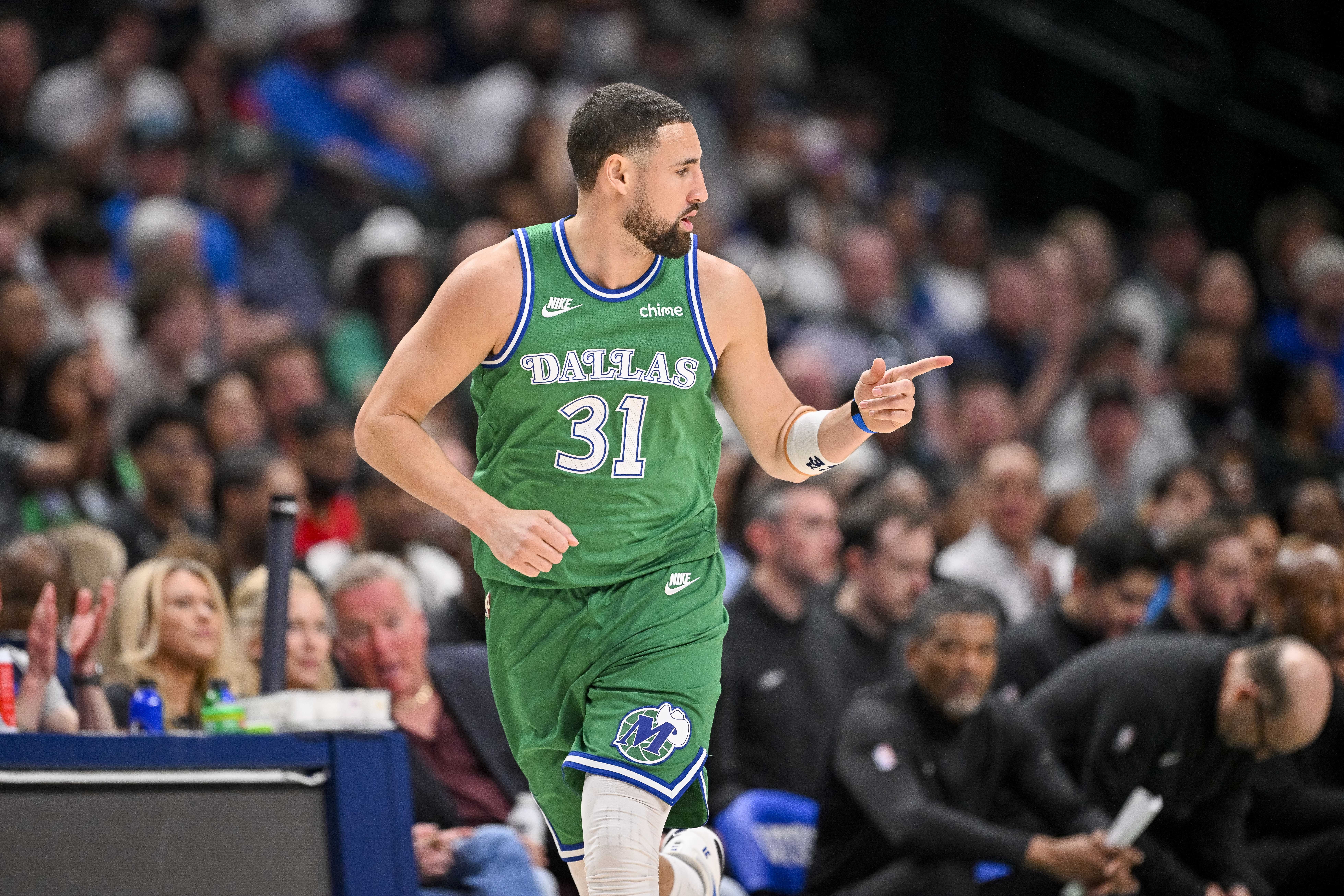 乐鱼体育在线-独行侠客战雄鹿 克莱&amp;华盛顿&amp;马丁&amp;马绍尔&amp;巴格利不打