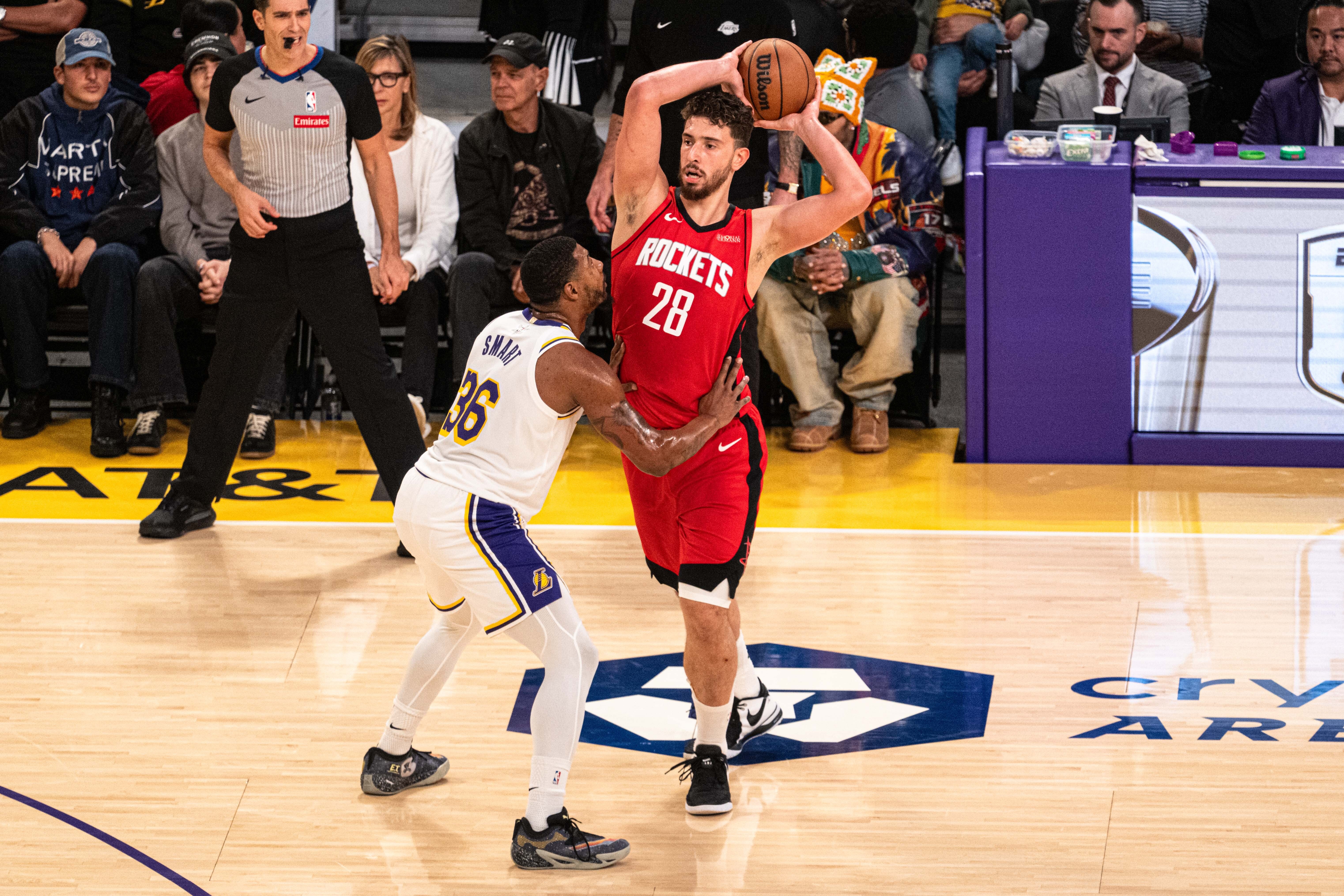 乐鱼体育在线-火箭首轮最想碰谁？匿名球探：当然是湖人 即使东里没伤也是湖人