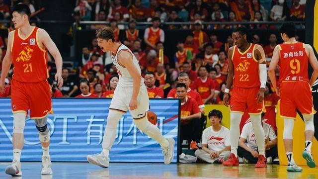 铭记场面｜篮板制胜，总决赛第三场上海男篮再下一城！